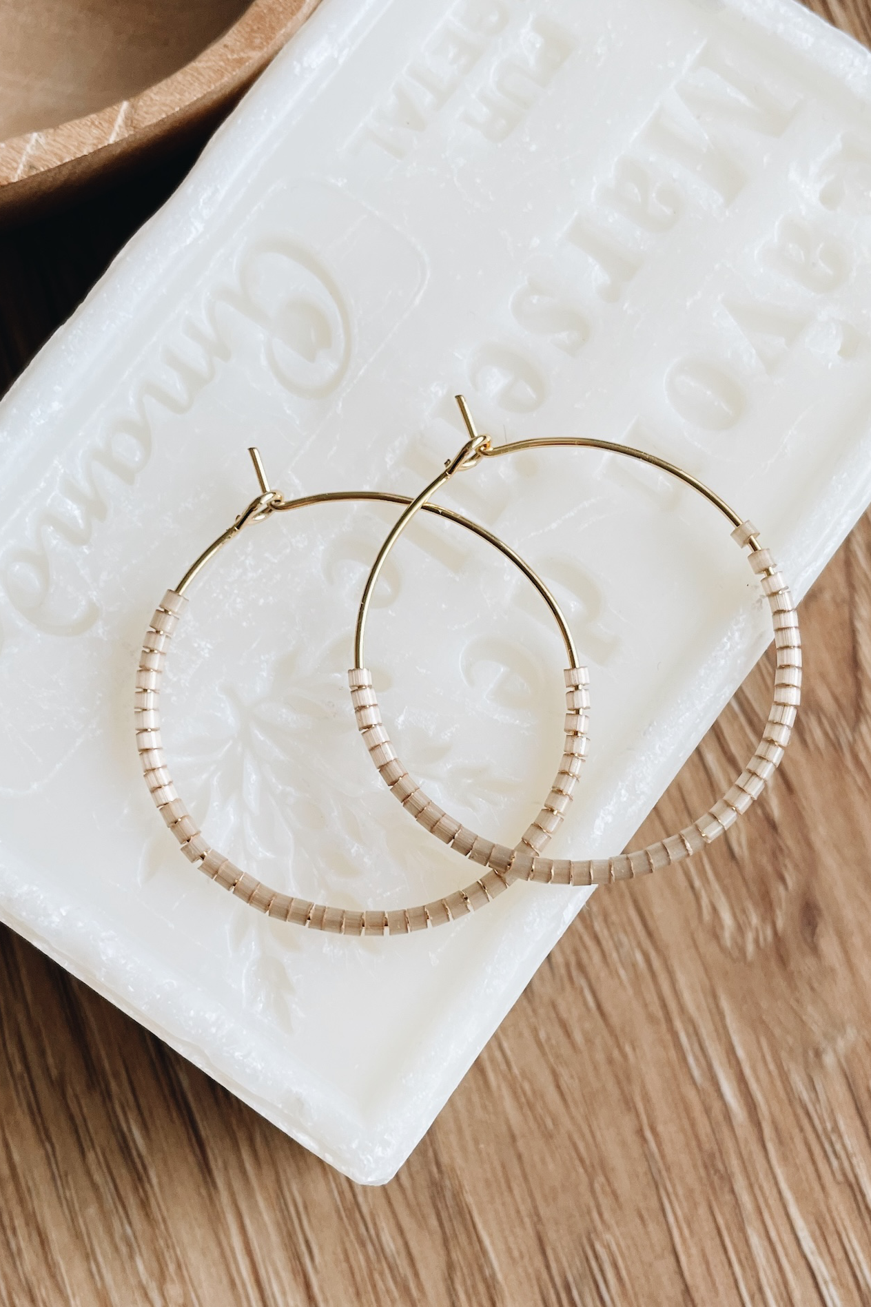 SKINNY HOOPS Creolen | puder