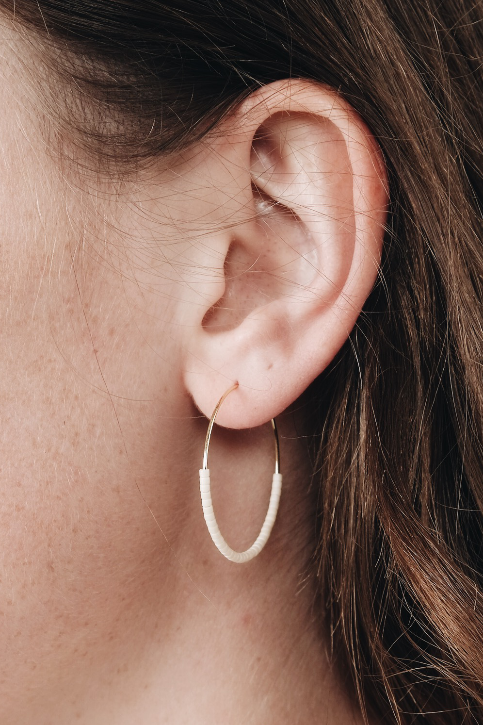 SKINNY HOOPS Creolen | beige